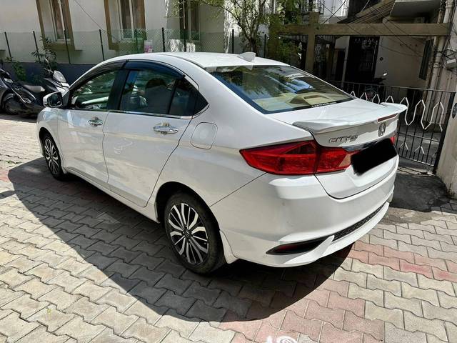 https://images10.gaadi.com/usedcar_image/4322377/original/processed_51a23c317b1b8c5b1da643abdcbb9238.jpg?imwidth=6402