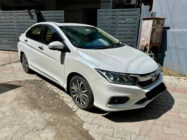 https://images10.gaadi.com/usedcar_image/4322377/original/processed_a6a1a6d798c1e00c8d04ad26327d9340.jpg?imwidth=6400