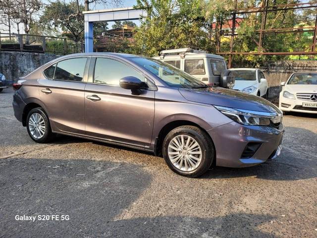 https://images10.gaadi.com/usedcar_image/4322405/original/processed_05ce885b6b7c4962fddd15b76a1a2ee4.jpg?imwidth=6400