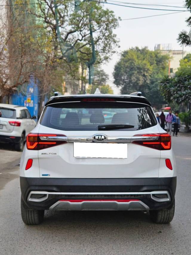 https://images10.gaadi.com/usedcar_image/4322425/original/processed_5dc159c093e2d8d52bfb51844d11933f.jpg?imwidth=6401