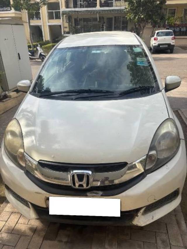 https://images10.gaadi.com/usedcar_image/4322454/original/processed_f06fd80b-854e-4241-a9d7-17bba7cd9ee5.jpeg?imwidth=6402