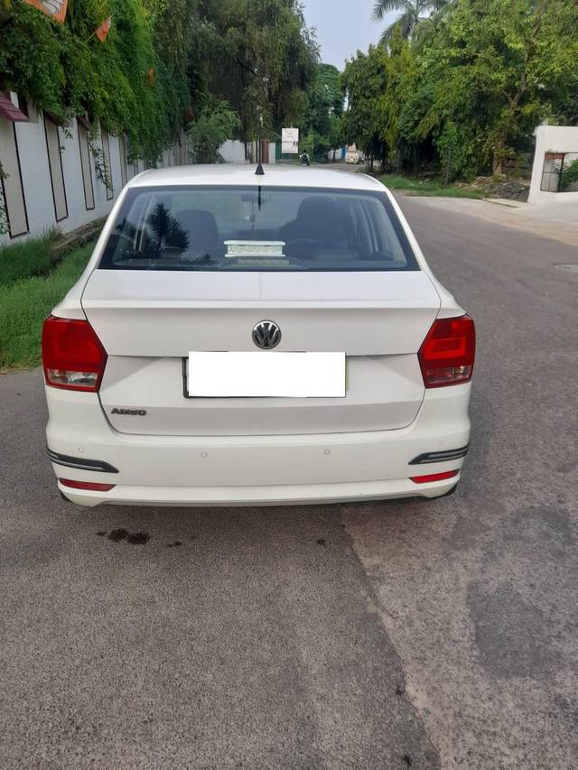 https://images10.gaadi.com/usedcar_image/4322663/original/processed_29b41a7a1dcbdba37eb298901b6ca6e0.jpg?imwidth=6402