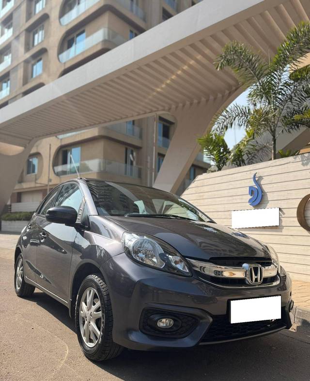 https://images10.gaadi.com/usedcar_image/4322702/original/processed_dd85791fe4505a1e44aa103c5bf7cb75.jpg?imwidth=6400