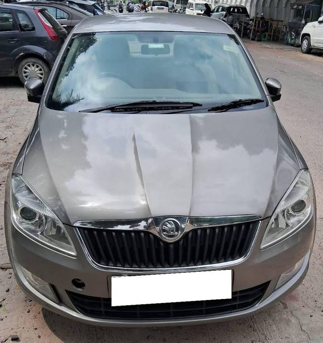 https://images10.gaadi.com/usedcar_image/4322720/original/processed_2721569018563f2a013ed27be07c8767.jpg?imwidth=6400