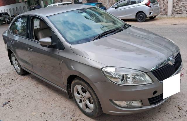 https://images10.gaadi.com/usedcar_image/4322720/original/processed_c69e755cb7103f3fe4f3a89a861f1c33.jpg?imwidth=6400