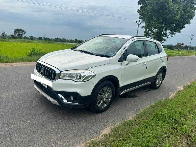 https://images10.gaadi.com/usedcar_image/4322854/original/processed_b6f28611e496e8b1f70ca8f74b27ee8f.jpg?imwidth=6400