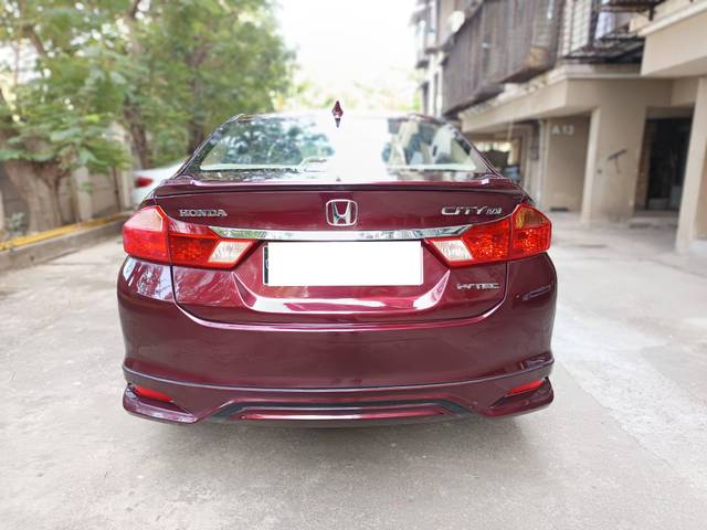 https://images10.gaadi.com/usedcar_image/4322916/original/processed_30b48691290524c4d58e21e230245cd7.jpg?imwidth=6402