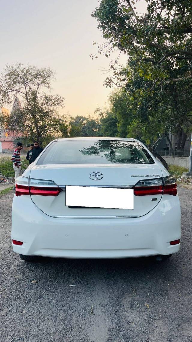 https://images10.gaadi.com/usedcar_image/4322940/original/processed_c3fcf716dc4f3614b57b538d93a62ad0.jpg?imwidth=6401