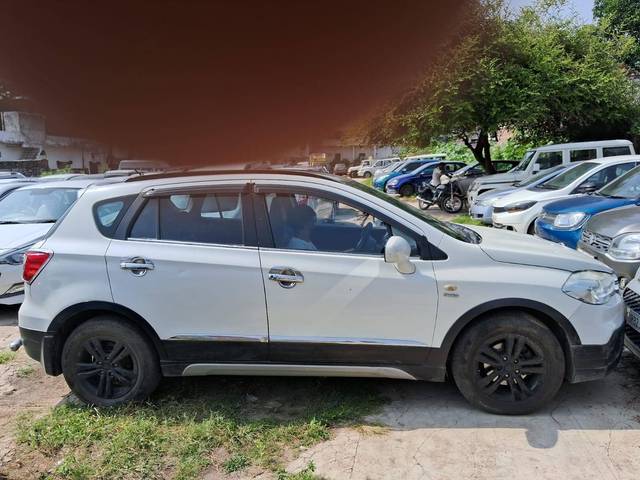 https://images10.gaadi.com/usedcar_image/4322952/original/processed_f71bfd64dd51d40cac3b0c46a8027072.jpg?imwidth=6401