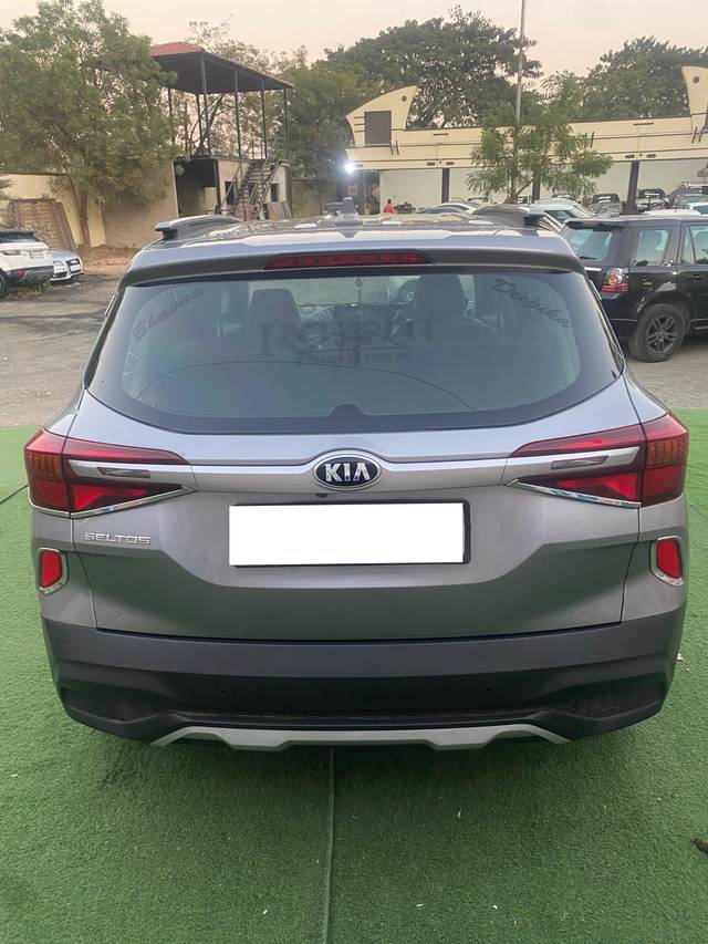 https://images10.gaadi.com/usedcar_image/4323013/original/processed_a3075fe844c7fdb3a30f7394c74f33be.jpg?imwidth=6402