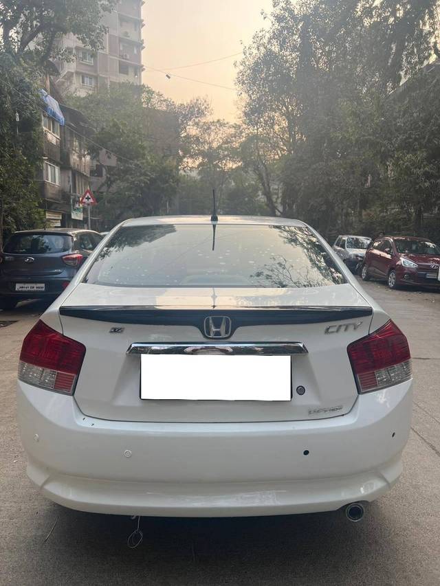 https://images10.gaadi.com/usedcar_image/4323030/original/processed_8db8381532311fd4ecfc6b49d9b23f11.jpg?imwidth=6402