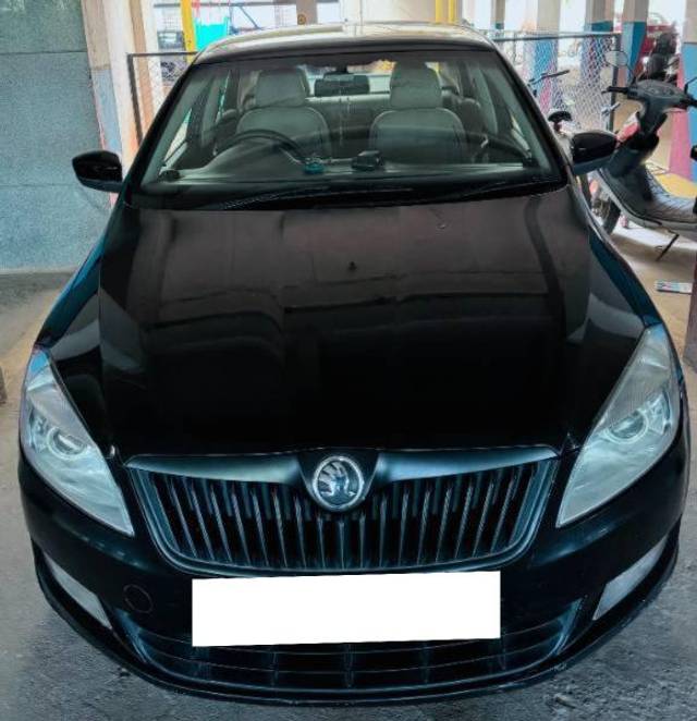 https://images10.gaadi.com/usedcar_image/4323173/original/processed_18e3e1f0-4fd4-4740-af02-02d98f7bff99.jpg?imwidth=6400