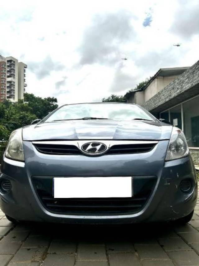 https://images10.gaadi.com/usedcar_image/4323190/original/processed_cd076152-9519-408e-8a2c-fde163391d72.jpg?imwidth=6400