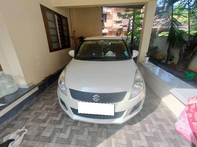 https://images10.gaadi.com/usedcar_image/4323214/original/processed_2f503d4e-ed6f-4db4-bfe2-fd76e878a8a6.jpg?imwidth=6402