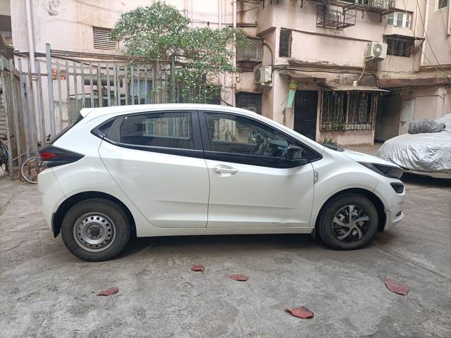 https://images10.gaadi.com/usedcar_image/4323242/original/880efe32531ce172beb7f179330ca44e.jpg?imwidth=6401