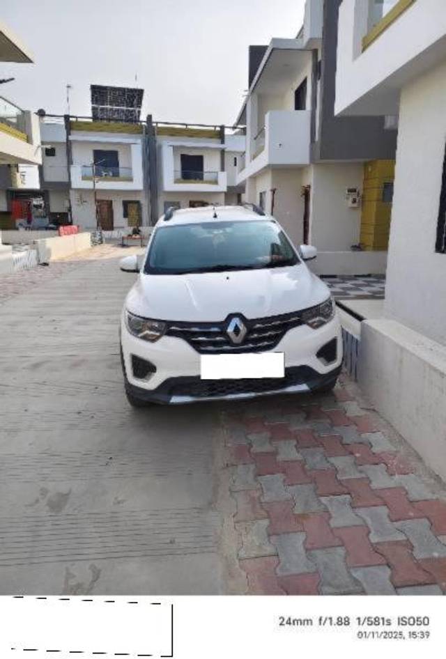 https://images10.gaadi.com/usedcar_image/4323279/original/processed_e4c3836c-072e-4887-9057-9ab3de24ee96.jpg?imwidth=6402