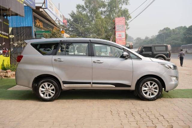 https://images10.gaadi.com/usedcar_image/4323380/original/processed_164d31d0b805fd109b4912b23e9bb235.jpg?imwidth=6401