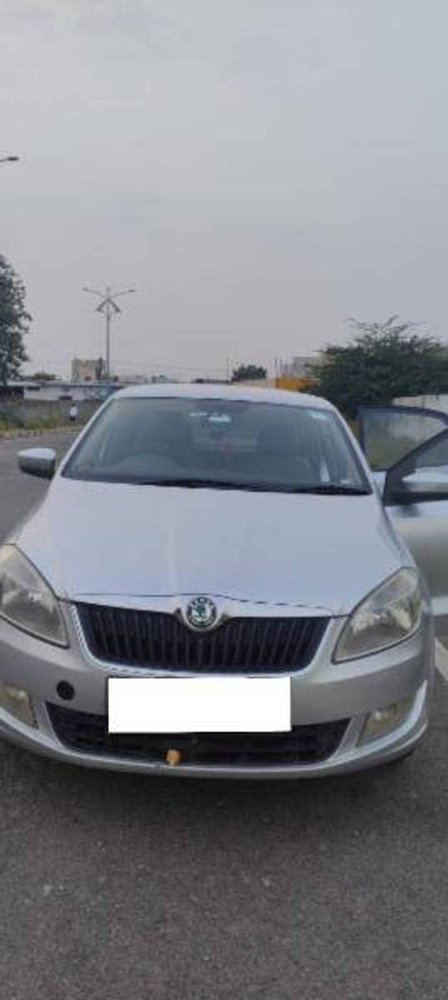 https://images10.gaadi.com/usedcar_image/4323590/original/de40c82666daa9bb5c635a1f52b193fe.jpg?imwidth=6400