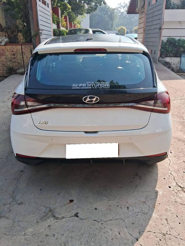 https://images10.gaadi.com/usedcar_image/4323599/original/processed_1dcbc193be7fd5e49f4a8876b656477e.jpg?imwidth=6402