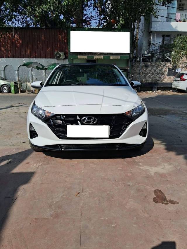 https://images10.gaadi.com/usedcar_image/4323599/original/processed_979fbf119d1af80938e2a476f340c52b.jpg?imwidth=6400