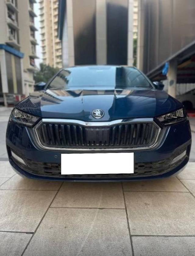 https://images10.gaadi.com/usedcar_image/4323649/original/processed_f550d712-a2ec-4b7c-97b6-4cf1274461f7.jpg?imwidth=6400