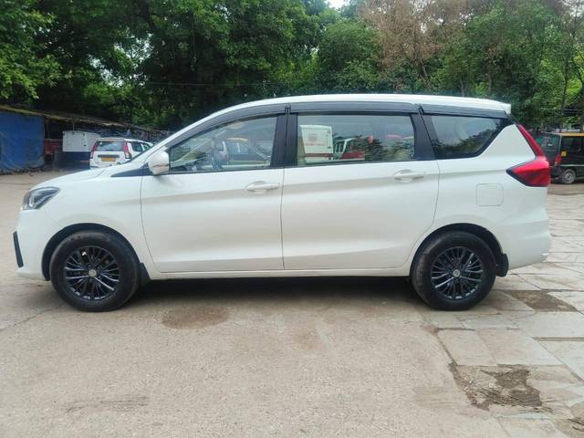 https://images10.gaadi.com/usedcar_image/4323759/original/processed_c4003c48cbb73945908554f13174ba89.jpg?imwidth=6402