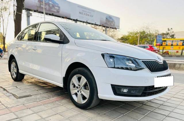 https://images10.gaadi.com/usedcar_image/4323783/original/processed_f96a8344660f7fd2d515e3c1a20a4828.jpg?imwidth=6400