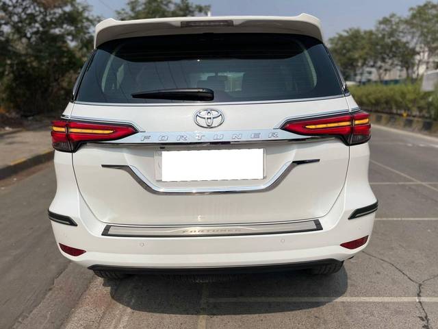 https://images10.gaadi.com/usedcar_image/4323816/original/processed_e0772a1ca2ca3147ee25b703cc4426e7.jpg?imwidth=6402