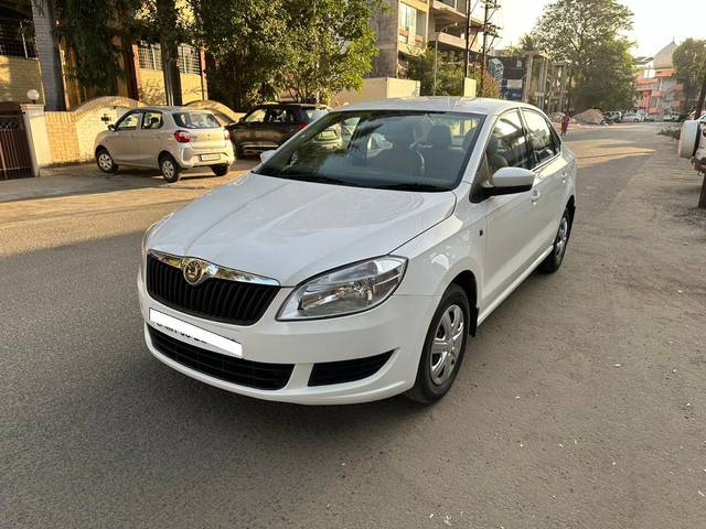 https://images10.gaadi.com/usedcar_image/4323884/original/processed_186305164a912eddea9e9a104ca1d997.jpg?imwidth=6401