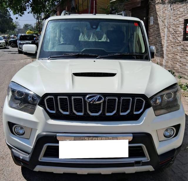 https://images10.gaadi.com/usedcar_image/4323960/original/processed_9fedcf0fb5ce2cfe6d7feb6db889e251.jpg?imwidth=6400