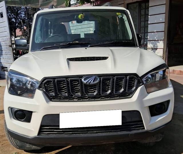 https://images10.gaadi.com/usedcar_image/4323967/original/processed_ace294f9943e94d6a56372867672e7e7.jpg?imwidth=6400