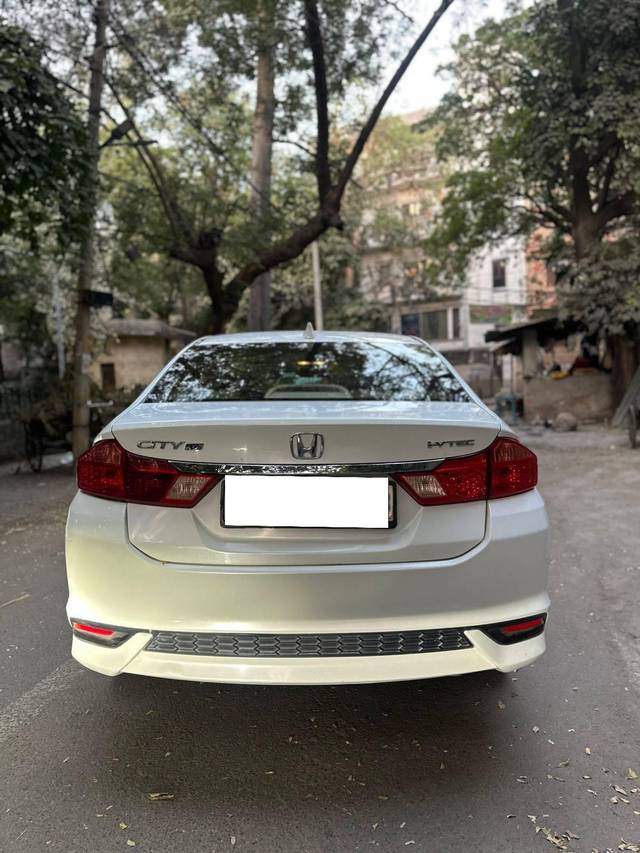 https://images10.gaadi.com/usedcar_image/4323995/original/processed_826530829480e88a8b18b23a6467afee.jpg?imwidth=6401