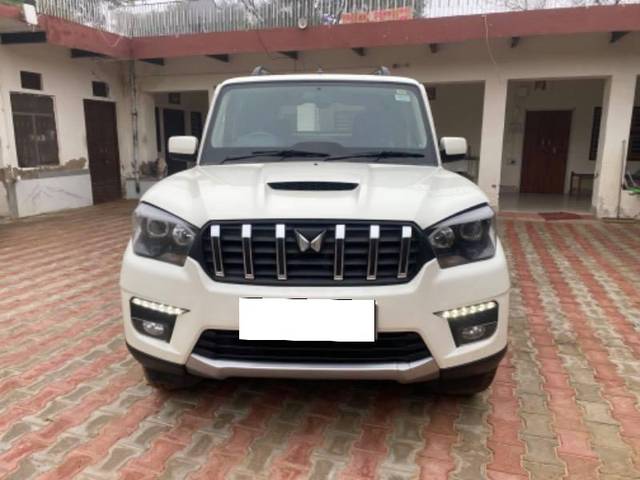 https://images10.gaadi.com/usedcar_image/4324047/original/processed_37d47548-66d9-464d-98f4-459a0c1b679f.jpg?imwidth=6400