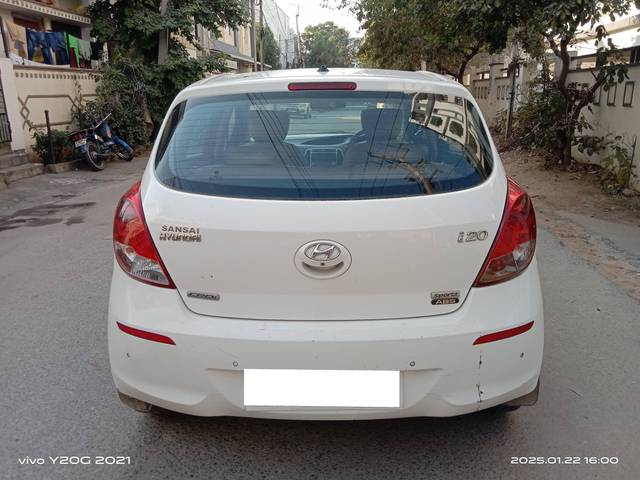 https://images10.gaadi.com/usedcar_image/4324155/original/processed_521946e2b3dbb79074dfdcb61f6aae16.jpg?imwidth=6402