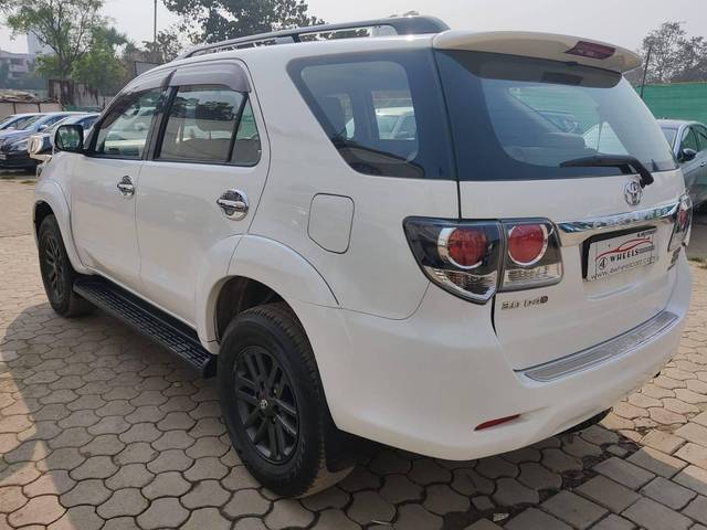 https://images10.gaadi.com/usedcar_image/4324242/original/processed_db39e13267960accf619e716ac781248.jpeg?imwidth=6402