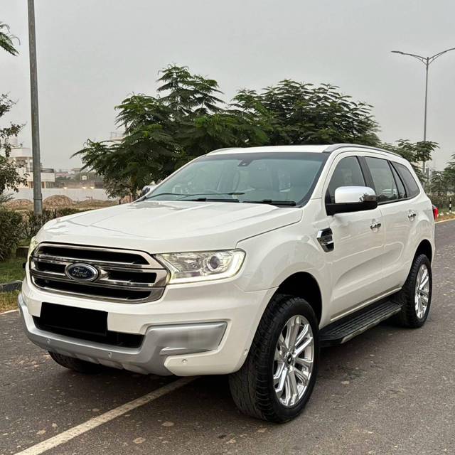 https://images10.gaadi.com/usedcar_image/4324304/original/processed_15fe93f02472be87ce8b3aab028227c7.jpg?imwidth=6402