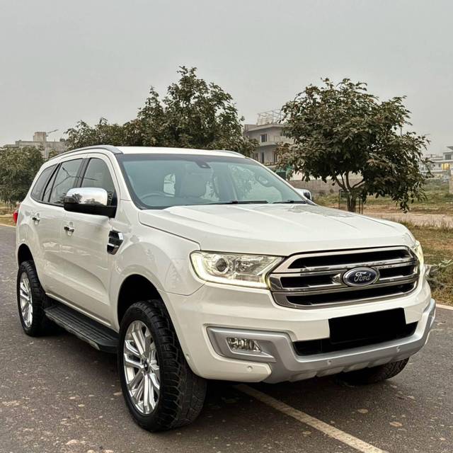 https://images10.gaadi.com/usedcar_image/4324304/original/processed_b7492a3060e114b0c8d1c4b59570bf57.jpg?imwidth=6400