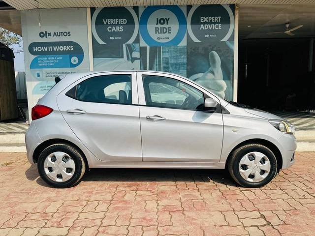 https://images10.gaadi.com/usedcar_image/4324400/original/processed_7b27ec6f71773ecb42c3fc6628a01628.jpg?imwidth=6401