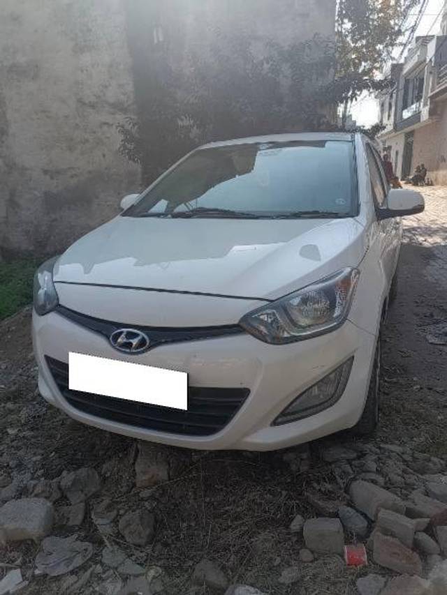 https://images10.gaadi.com/usedcar_image/4324486/original/processed_04dff5cc-93de-40f1-9619-690a53bb1f68.jpg?imwidth=6401