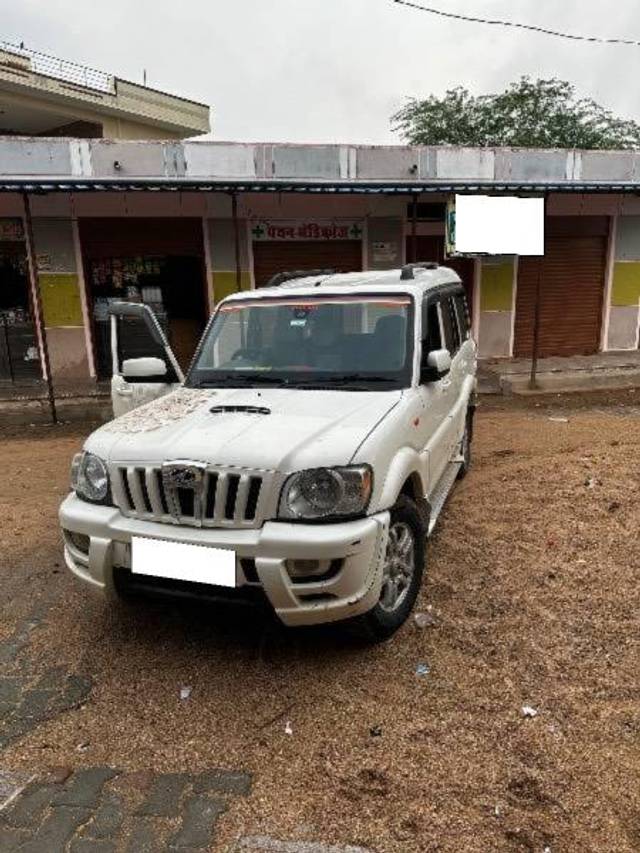 https://images10.gaadi.com/usedcar_image/4324580/original/processed_cb4400f4-a8cc-4c8d-adb2-b0f48e0bf2f2.jpg?imwidth=6402