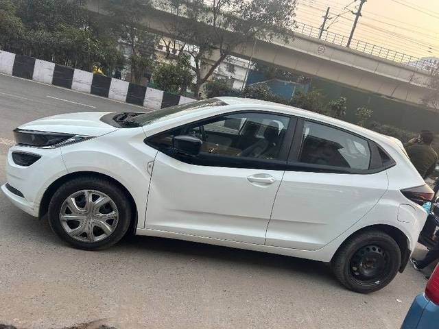 https://images10.gaadi.com/usedcar_image/4324969/original/786a0939eb55a6e19948e691e152fa8e.jpeg?imwidth=6402