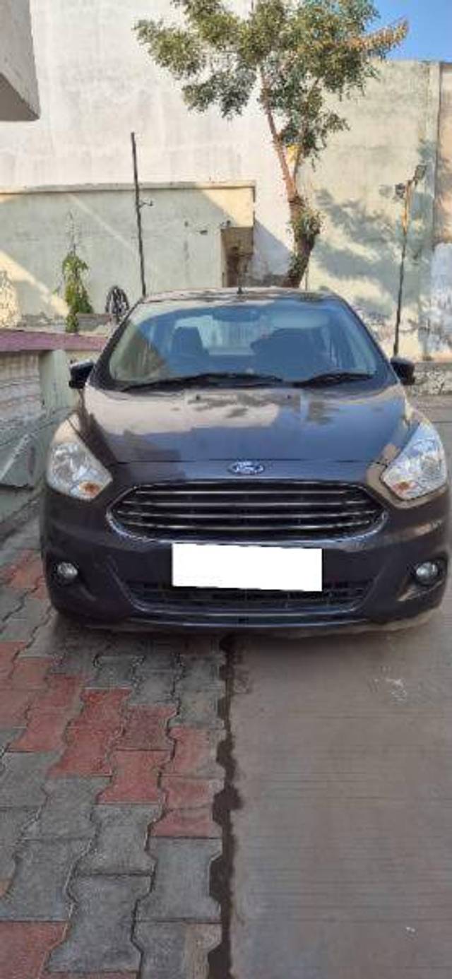 https://images10.gaadi.com/usedcar_image/4325017/original/7d12d014512b6492bfea0e79805bde42.jpg?imwidth=6400