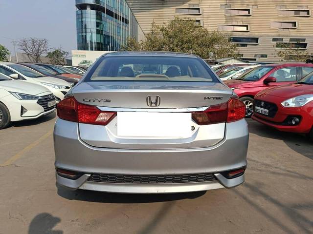 https://images10.gaadi.com/usedcar_image/4325052/original/processed_24666a4b6fa7badd9913c25872b17fa1.jpg?imwidth=6401