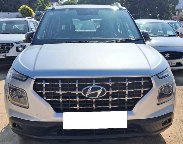 https://images10.gaadi.com/usedcar_image/4325144/original/processed_2d7ec8270bd6c361cfa2fb2b6ed609a5.jpg?imwidth=6400