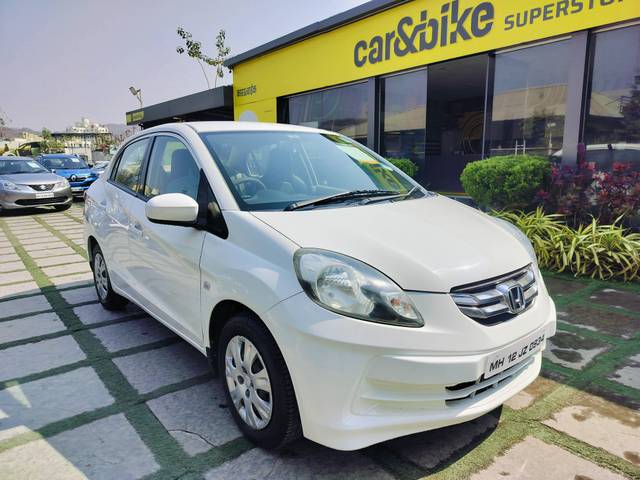 https://images10.gaadi.com/usedcar_image/4325401/original/processed_4cb072830fc235e69bae8b5b95d37f89.jpg?imwidth=6400