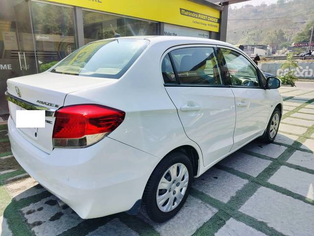 https://images10.gaadi.com/usedcar_image/4325401/original/processed_7b82e83253cae194bc5ad68d787ede11.jpg?imwidth=6401