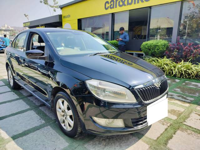 https://images10.gaadi.com/usedcar_image/4325423/original/processed_72895a5d65c0e3cd84cc4f7bb26c7694.jpg?imwidth=6400