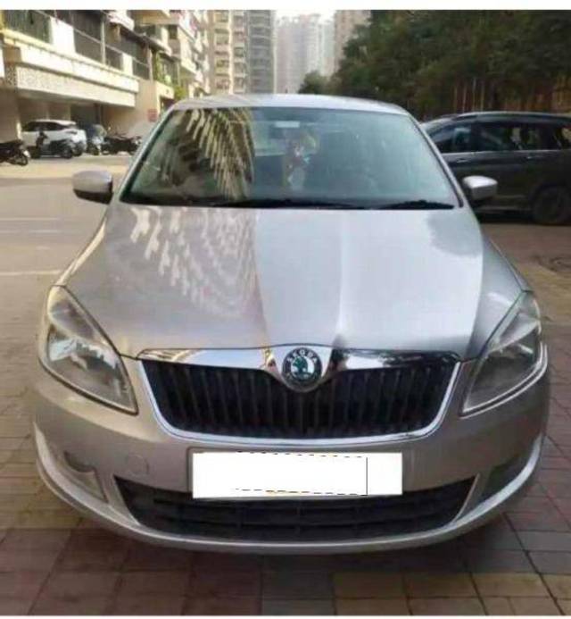 https://images10.gaadi.com/usedcar_image/4325527/original/e596220ec3ba4114b68c64a350416211.jpeg?imwidth=6400