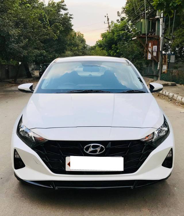 https://images10.gaadi.com/usedcar_image/4325549/original/processed_3e2cd348a991433514affef19ec4e318.jpg?imwidth=6400