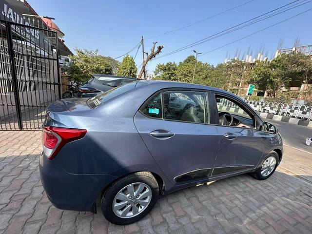 https://images10.gaadi.com/usedcar_image/4325585/original/processed_14c5c1e6f17e59723b24a437301cf93d.jpg?imwidth=6400